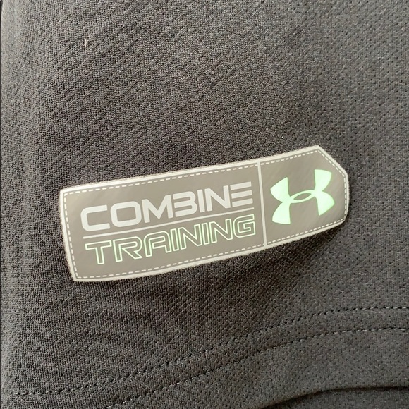 Under Armour Workout Shirt - Picture 5 of 7